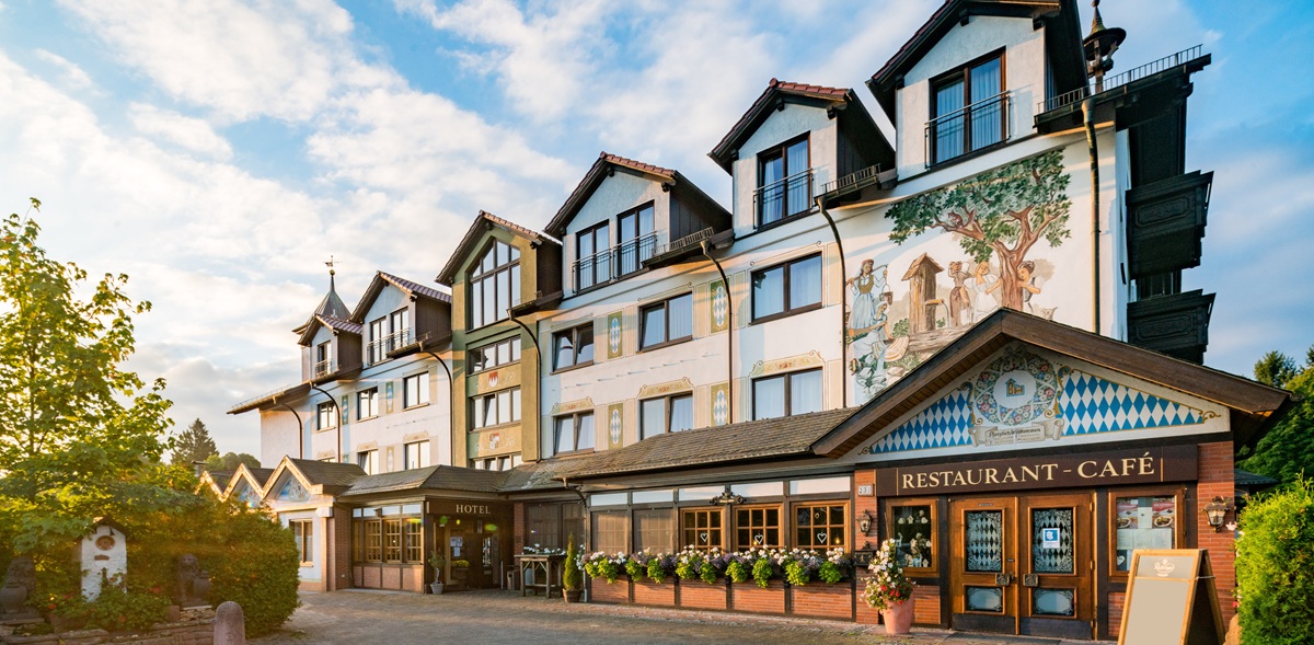 Außenfassade im Sommer, Best Western Hotel Brunnenhof